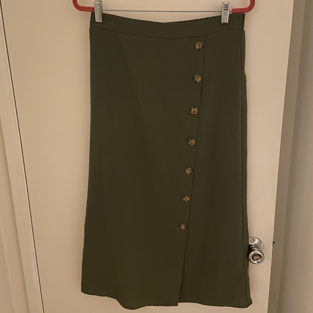 S/M Roolee Long green skirt with buttons